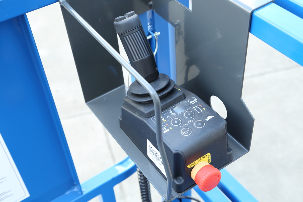 自行剪叉式高空作業平臺